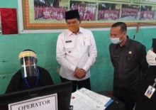 Walikota Pekanbaru saat meninjau PPDB di SMP N 20 Pekanbaru