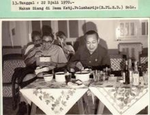 Presiden Soeharto Santai Makan Pakai Tangan, Netizen: Blusukan Tanpa Pencitraan Apalagi Settingan (foto/int)