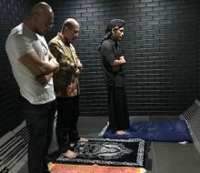 Bersama Deddy Corbuzier dan Boy Rafli, Gus Miftah Jadi Imam Shalat Berjamaah (foto/int)