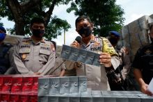 Direktur Polair Polda Riau Kombes Badaruddin saat ekspos barang bukti didampingi Kabid Humas Polda Riau Kombes Sunarto dan Kasubdit Gakkum Polair Polda Riau AKBP Wawan, Selasa, 7 Juli 2020 siang 