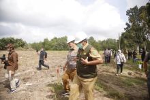 Bupati Alfedri Letakkan Batu Pertama Pembangunan IPA Baja INDOOR Pertama di Siak (foto/lin)