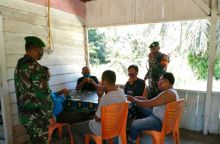 Melalui Komsos, Babinsa Koramil 08 /Tandun Terus  Sosialisasikan Protokol kesehatan