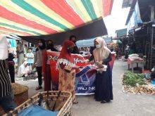 Kembali Millenal HK Bagikan Masker 1.000 Lembar di Pasar Pangean, Masyarakat Cap Millenial HK Sebagai Keluarga (foto/zar)