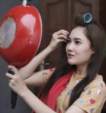 Nella Kharisma Pamer Foto Kocak Begini, Netizen Salah Fokus Sama Bajunya (foto/int)