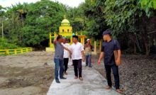 Bagus Santoso saat mengunjungi makam Laksmana Raja di Laut