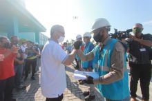 Tim tambah daya PLN akan melayani warga yang akan menambah daya