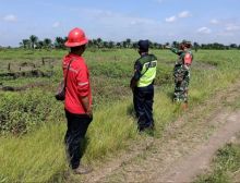 Cegah Kerhutla di Desa Bonai, Babinsa Koramil 10/ Kunto Darussalam Gelar Patroli