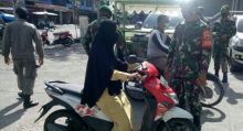 Putus Mata Rantai Penyebaran Virus Corona, Babinsa Koramil 01/Bangkinang Himbau Masyarakat Wajib Kenakan Masker