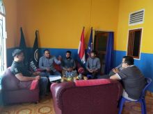 FOTO: Dua Dosen STIE Syariah Bengkalis saat mendatangi kantor Nasdem Bengkalis