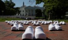 Sepatu perawat yang meninggal dunia