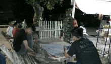 Putus Mata Rantai Penyebaran Covid-19, Babinsa Himbau Masyarakat Selalu Gunakan Masker