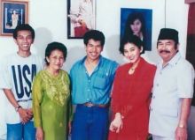 Momen Lebaran Terakhir Nike Ardilla, Netizen: Kaya Masih Ada (foto/int)