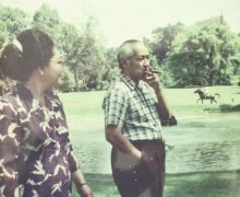Potret Kenangan Presiden Soeharto Menikmati Hisap Cerutu, Netizen: Begitu Penuh Kharisma (foto/int)