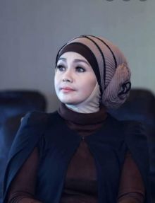 FOTO: Iyeth Bustami alias Sri Barat