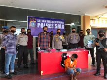 Dua Minggu Melarikan Diri Pelaku Pembunuhan Anak Dibawah Umur Dibekuk Sat Reskrim Polres Siak di Kabupaten Nias (foto/ist)