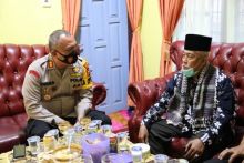 Silahturami Kamtibmas, Kapolres Inhil Kunjungi Kediaman Ketua MUI (foto/int)