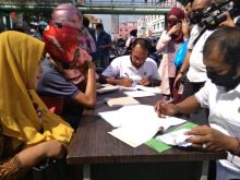 Razia masker di depan STC