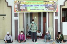 Ini Kata Alfedri Saat Menyalurkan Zakat Tahap III di Lubuk Dalam (foto/int)