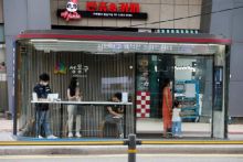 Halte bus di Korea Selatan anti corona