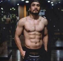 Randy Pangalila Unggah Foto Enggak Pakai Baju, Netizen Langsung Sebut Ini (foto/int)