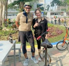 Hana Hanifah Gowes Bareng Pengusaha Sandiaga Uno, Netizen Bilang Begini (foto/int)