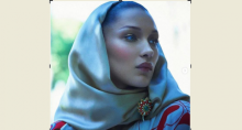 Bella Hadid yang tampak jelita dengan berkerudung. Foto: int 