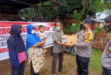 Sempena HUT RI Ke- 75, Polres Kuansing Bagikan 1000 Paket Sembako ke Warga Terdampak Covid-19 (foto/int)