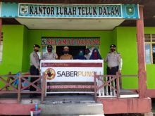 Polsek Kuala Kampar Polres Pelalawan Sosialisasi Saber Pungli di Kantor alurah Teluk Dalam