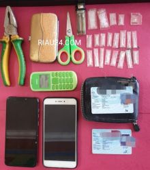 Barang bukti 20 paket sabu