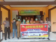 Polsek Pangkalan Kuras Gelar Giat Sosialisasi Saber Pungli Di Kantor Desa Betung