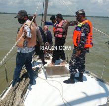 Kondisi lambung kapal bendera Canada yang mengalami kerusakan, dan saat ini sudah diselamatkan di Pos AL Tanjung Medang Rupat Utara