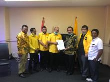 DPP Golkar serahkan SK Paslon Hamulian - Syahril Topan Untuk Pilkada Rohul (istimewa) 