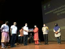 Kemenparekraf Serahkan Bantuan untuk Pelaku Pariwisata di Provinsi Riau