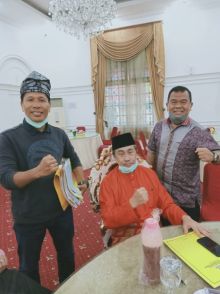 Paslon Esa saat bersama Gubenur Riau H. Syamsuar