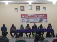 Personel Polsek Pangkalan Kerinci Kawal Pelaksanaan Rapat Pleno DPHP