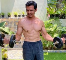 Adrian Maulana Olahraga, Otot Perut dan Urat di Tangan Terlihat, Netizen: Ketampanan Naik 1000 Persen (foto/int)