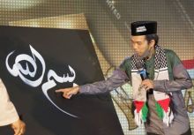 Lukis Kaligrafi UAS dan Ustadz Derry Sulaiman Laku Rp110 Juta, Semua Disumbangkan ke Palestina (foto/int)