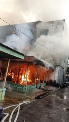 Satu unit rumah yang terbakar di bengkalis