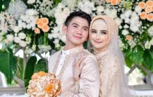 Rizky 2R dengan Nadya Mustika Rahayu