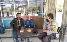 Bhabinkamtibmas Polsek Bandar Sei Kijang Gencar Berikan Imbauan Protokol Kkesehatan pada Masyarakat