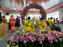 Paslon Indra Gunawan-Samsu Dalemunte saat mendaftar ke kantor KPU Bengkalis