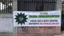 Spanduk provaksi yang catut pengurus Muhammadiyah Depok