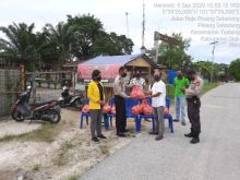 Polsek Tualang Polres Siak Bersama Unsur Terkait Dirikan Dapur Umum (foto/lin)