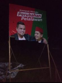 Pilkada Pelalawan, Banyak Baliho Paslon Zukri-Nasarudin Dirusak Orang Tak Dikenal (foto/ardi)