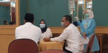 Paslon saat ikuti tes kesehatan di Pekanbaru