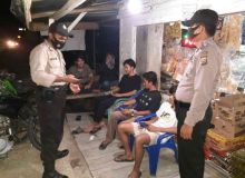 Personil Polsek Saat lakukan imbauan