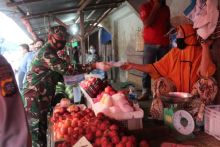 Dilaksanakan Serentak di Seluruh Indonesia, Forkopimda Inhil Kampanyekan Pembagian Masker (foto/rgo)