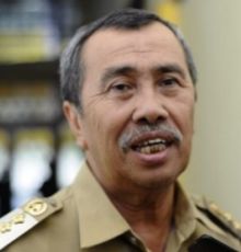Gubenur Riau H. Syamsuar