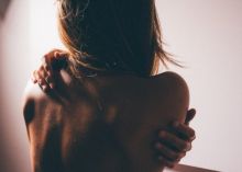 Tragis, Wanita Ini Diperkosa Oleh 15 Orang di Depan Anak-Anaknya di Sebuah Lapangan di Pakistan