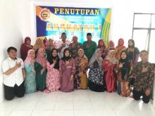 Ponpes Al Ma'arif Lahirkan 16 Penjahit Pakaian, Ditutup Ketua BLK dan Inilah Pesannya (foto/int)